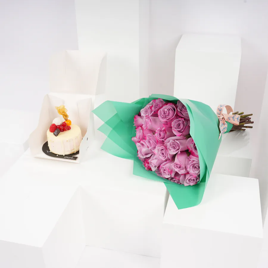 Chunk Crunchy Berries Small Cake | Purple Bouquet 2