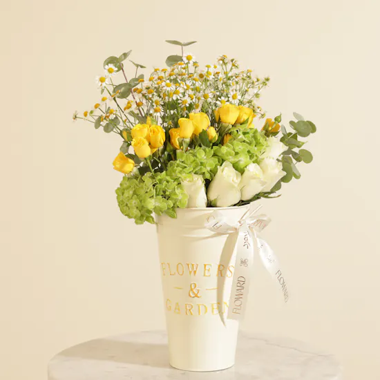 Garden Paradise Flower Vase