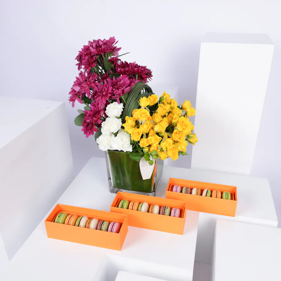 Ermine Macaron Trio Giveaways | Flower Vase 2
