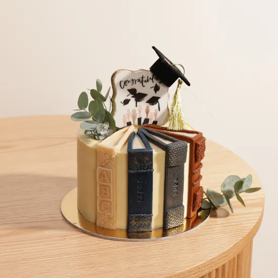 Sweet Atelier Small Graduation Cake