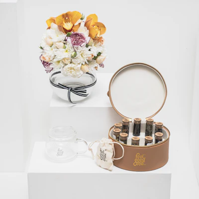 Feel Good Tea Camel Leather Tea Box | Radiance Flowers Vase Feel Good Tea Camel Leather Tea Box | Radiance Flowers Vase