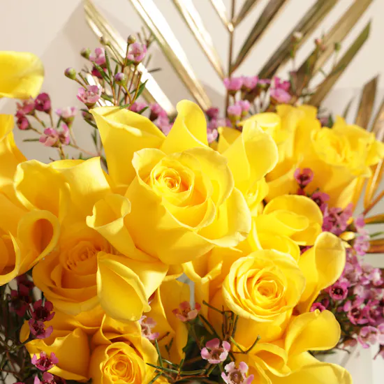 Floward Chocolate Round Glass Tray | Delightful Flower Bouquet