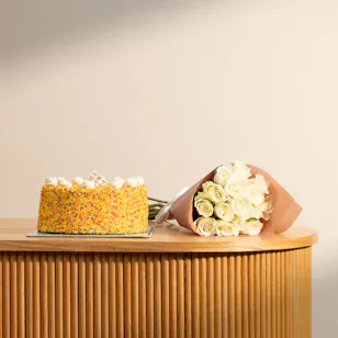 Nola Piniata Vanilla Cake | Stunning Flowers