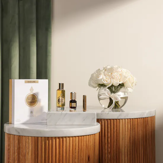 Abdul Samad Al Qurashi Crassna Sioufi Agarwood Set | Serene White Roses Vase