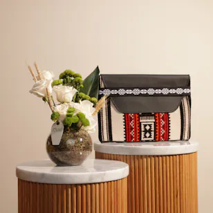 Kaseb Sadu Heritage Pouch | Flowers Vase Kaseb Sadu Heritage Pouch | Flowers Vase
