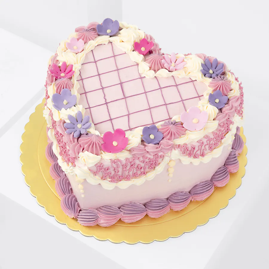 Caramel Heart  Cake & 12 Red Roses 3