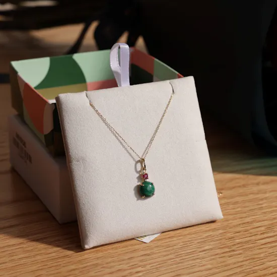 Miss L by L'azurde Green Stone Drops Necklace | Cute Flowers Vase