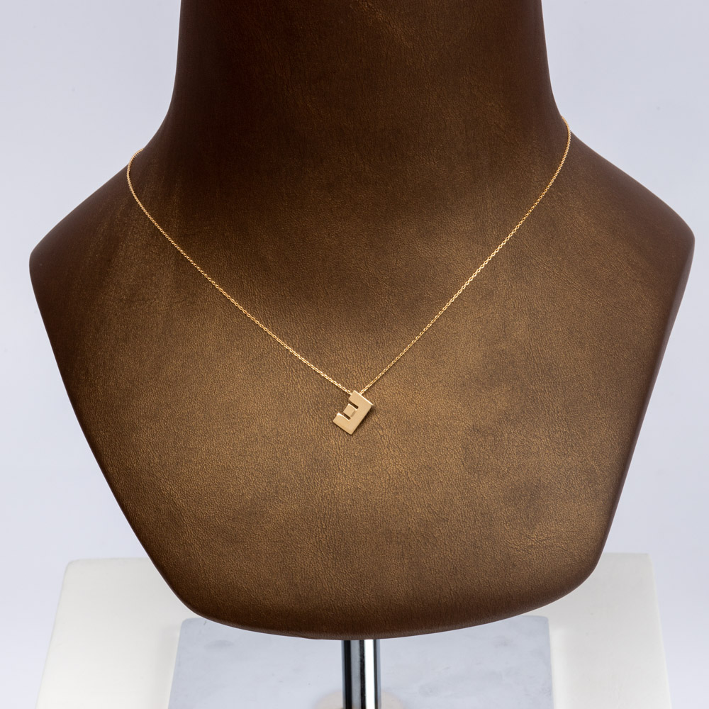 قلادة حرف النون من مداد |  ذهب عيار 18 قيراط