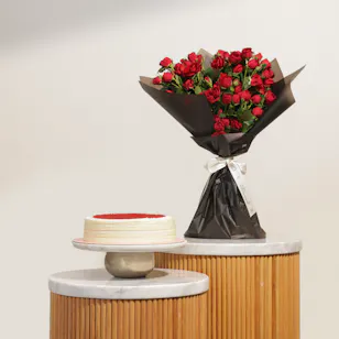 Munch Bakery Red Velvet Cake | Red Flowers Bouquet Munch Bakery Red Velvet Cake | Red Flowers Bouquet