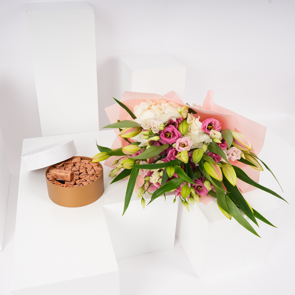 صندوق شوكولاتة الكريب دانتيل الوسط من ليفو | باقة متألقة