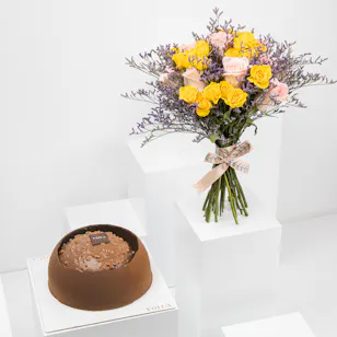 Voila Rôcher Cake with Flowers Voila Rôcher Cake with Flowers