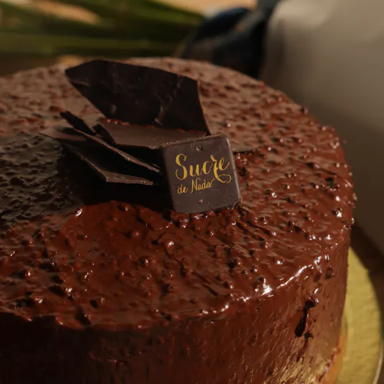 Sucre De Nada Crispy Chocolate Cake | Happiness Bouquet