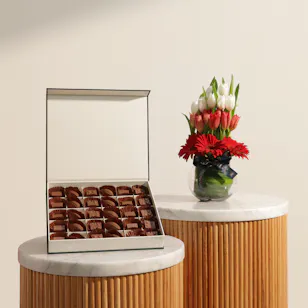 Floward Dates Chocolate Box | Sweet Sentiment Flower Vase Floward Dates Chocolate Box | Sweet Sentiment Flower Vase