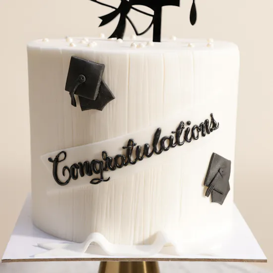 Floward Graduation Elegant White Cake