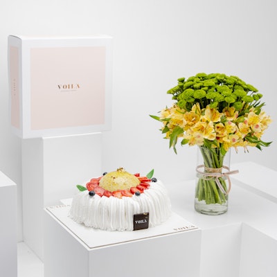Voila Cake with Flowers II