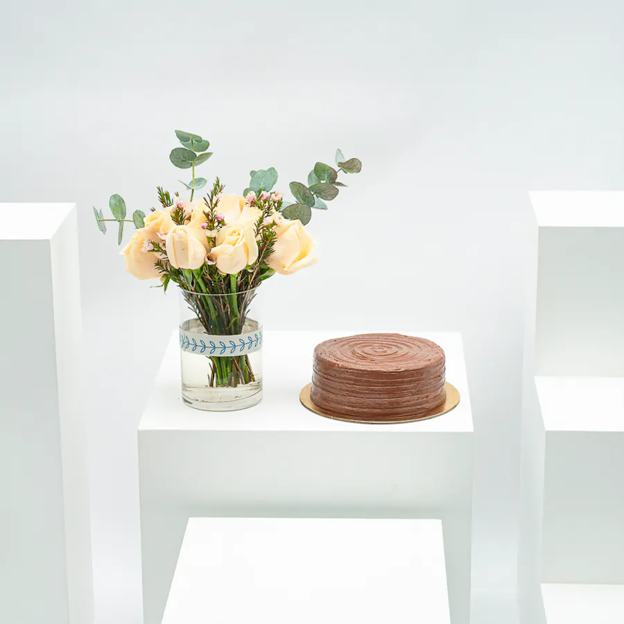 Munch Bakery Chocolate Cake | Peach Roses 1