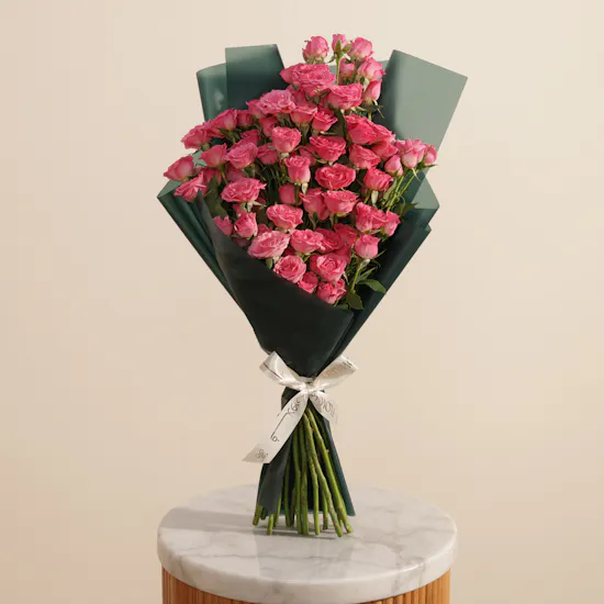 Striking Grace Flower Bouquet | 25 Flowers