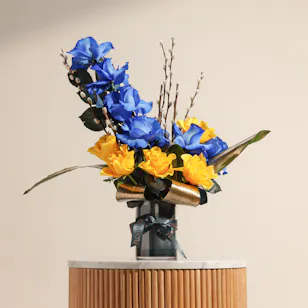 Charming Lovely Flowers Vase