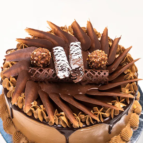 Ferrero Cake | White Roses Bouquet