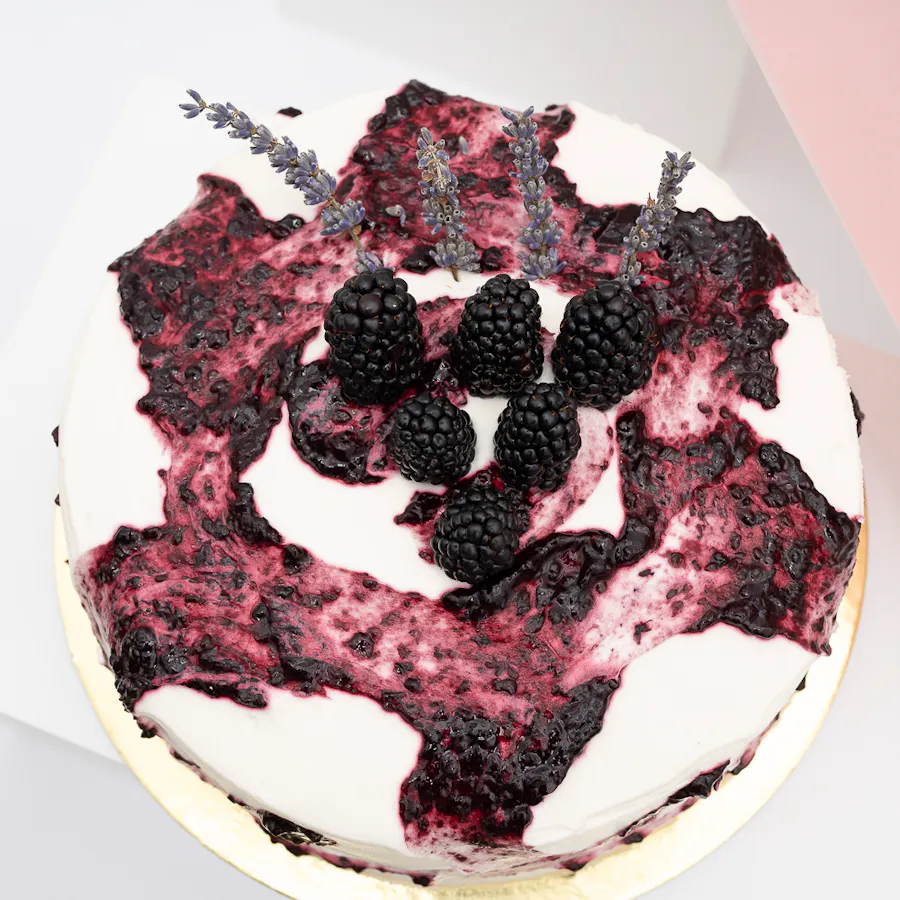 Sucre de Nada Blackberry and Lavender Cake | Delicate Blooms 5