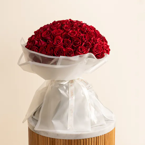 Amazing 100 Red Roses