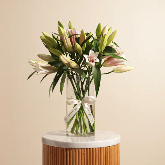 Charming Pinky Lily Vase | 12 Flowers