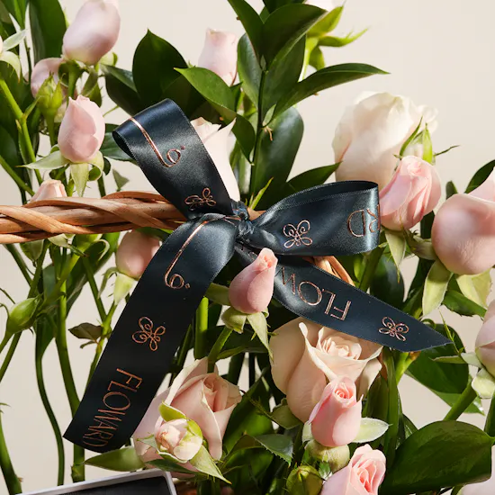 ساعة نسائية مميزة | سلة زهور لحظات جميلة لا تنسى