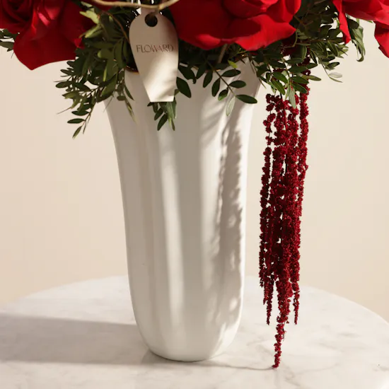 Soft Classic Red Roses Vase