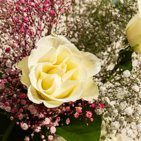 Nno Enchanting Flower Pearly Ribbed Vase