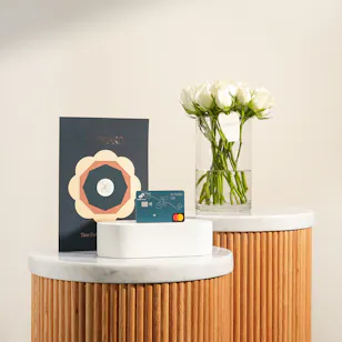 Floward Card | Radiant Garden Flower Vase Floward Card | Radiant Garden Flower Vase