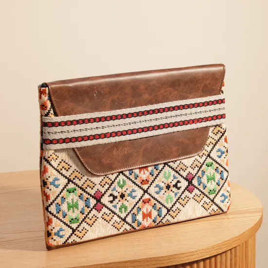 Kaseb Al Diriyah Pouch