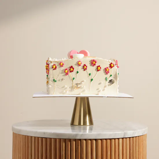 Floward Macarons and Flowers Cake