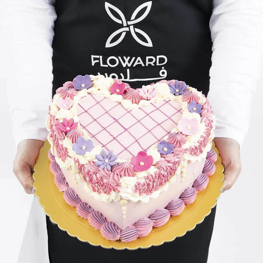 Caramel Heart  Cake & 12 Red Roses 5