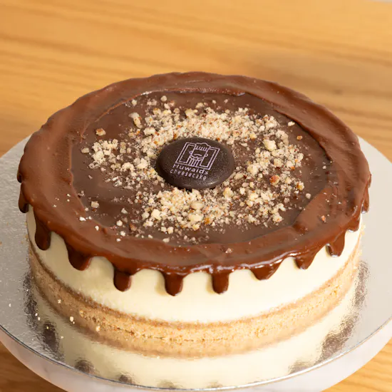 Huwaids Midnight Fantasy Cheesecake | Delicate Bouquet