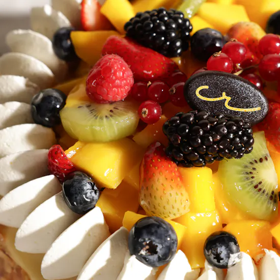 Creamy Ribbons Crème Brûlée Fruit Cake | Birthday Flowers