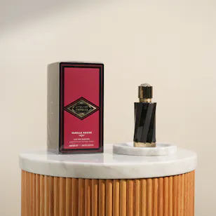 عطر فرزاتشي فانيلا روج أو دو برفيوم للجنسين من أتيليه فرساتشي | 100 مل عطر فرزاتشي فانيلا روج أو دو برفيوم للجنسين من أتيليه فرساتشي | 100 مل