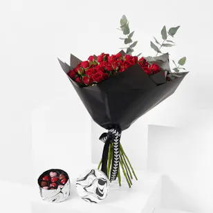 Sweetzerland Love Chocolate Box | Amour Roses