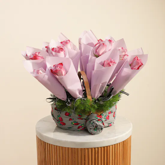 Founding Day Rose Favors Basket