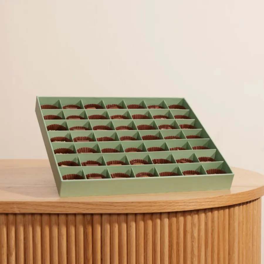 Abucci Chocolate Palm Box | 49 Pieces 4