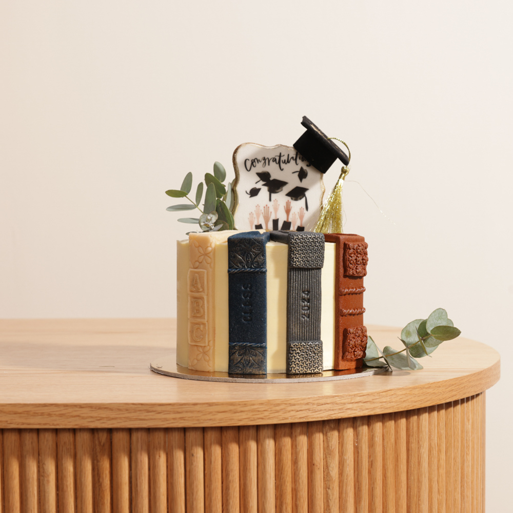 كيك التخرج الصغيرة من سويت اتيليه