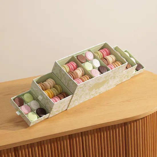 Ladurée Podium Macaron & Eugénie Box