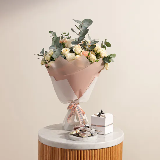 Laderach White Small Chocolate Box | Blooms