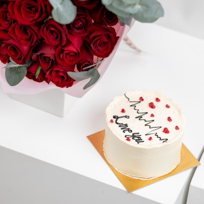 Cake Boutique's Love You Mini Cake | Romantic Roses