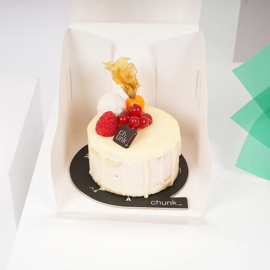 Chunk Crunchy Berries Small Cake | Purple Bouquet 4