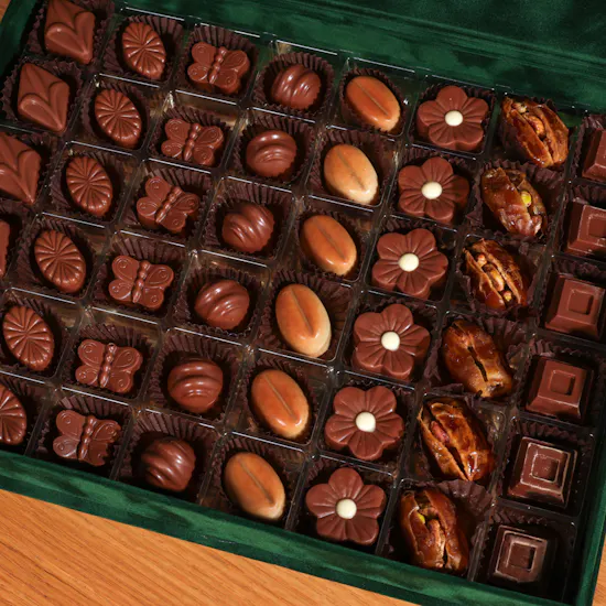 Fuala Velvet Chocolate Box | Red Carnation