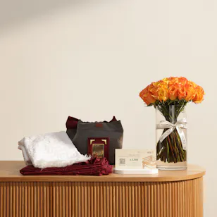 Nusuk Umrah Services Gift Voucher | Quffa Royal Prayer Gift Bag and Flowers