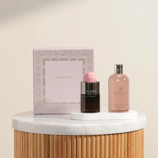 مجموعة هدايا عطر ديليشس روبارب آند روز من مولتون براون