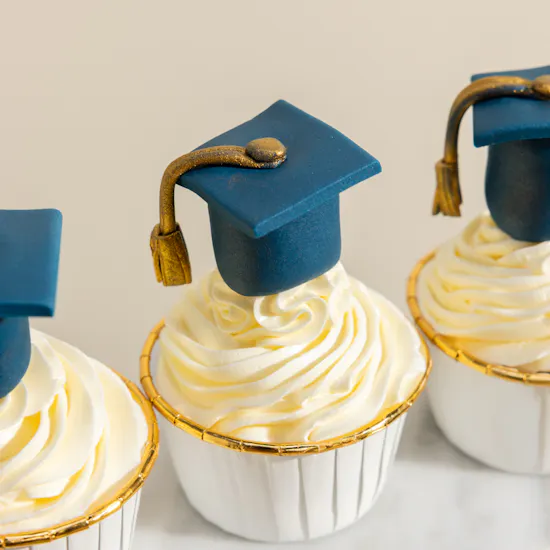 Floward Graduation Blue Hat Cupcakes