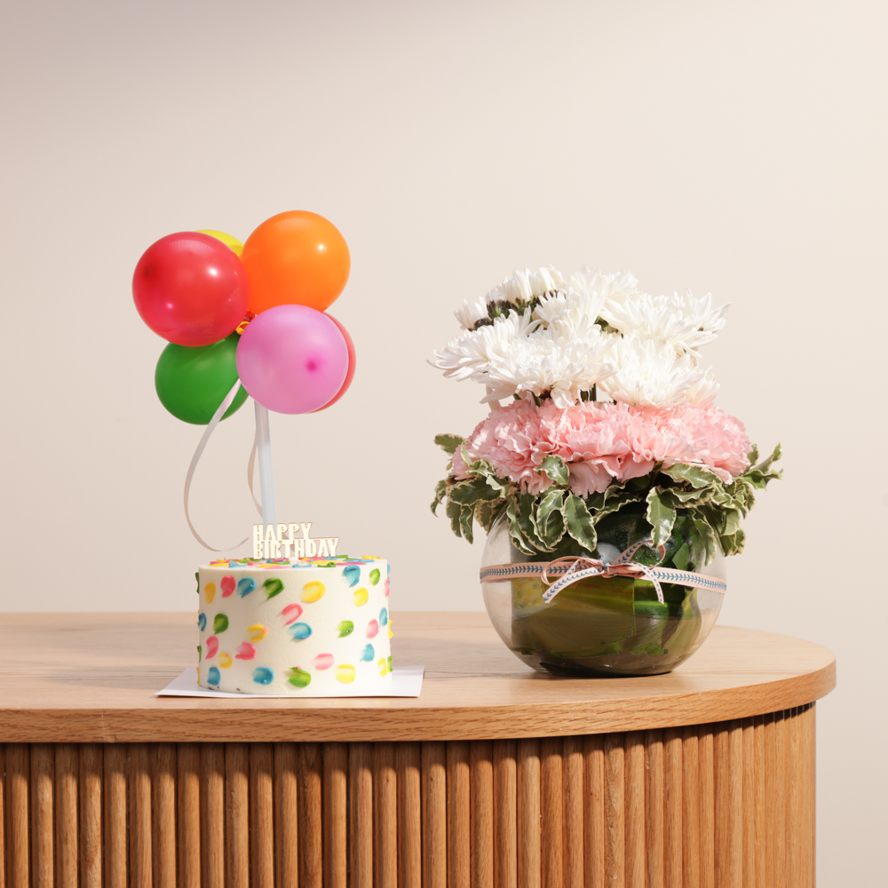 Sweet Atelier Small Birthday Cake | Flower Vase