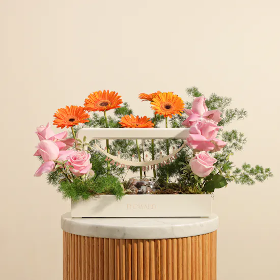 Floward Timeless Birthday Elegance Stand